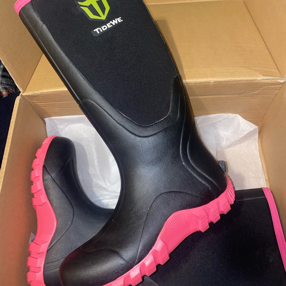 TIDEWE BOOTS BLACK/HOT PINK SIZE 5 NEW